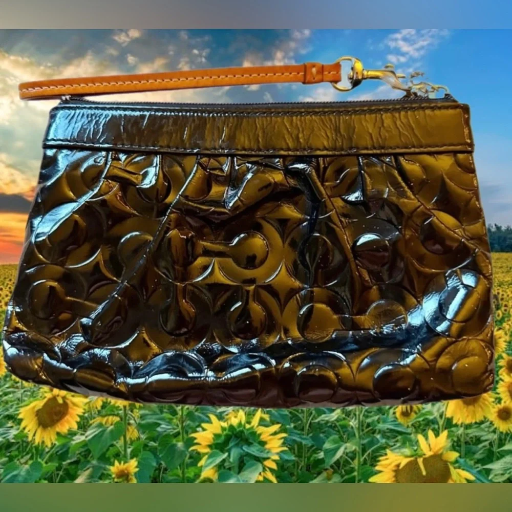 COACH Black Patent Leather Op Art Wristlet